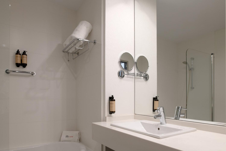 Bathroom 5, Hotel Infanta Leonor, Sevilla