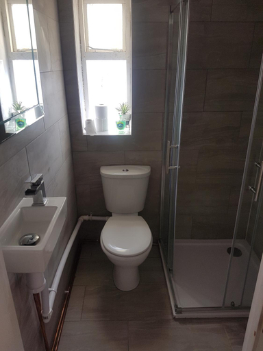 Bathroom 1, Leecliff Guest House, Blackpool