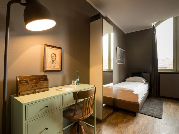 Bedroom 8