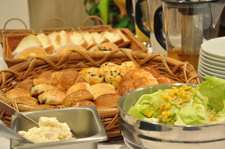 Food & Drinks 9