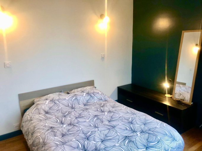 Others 5, Chambre a Sigoules dans maison partagee, Dordogne