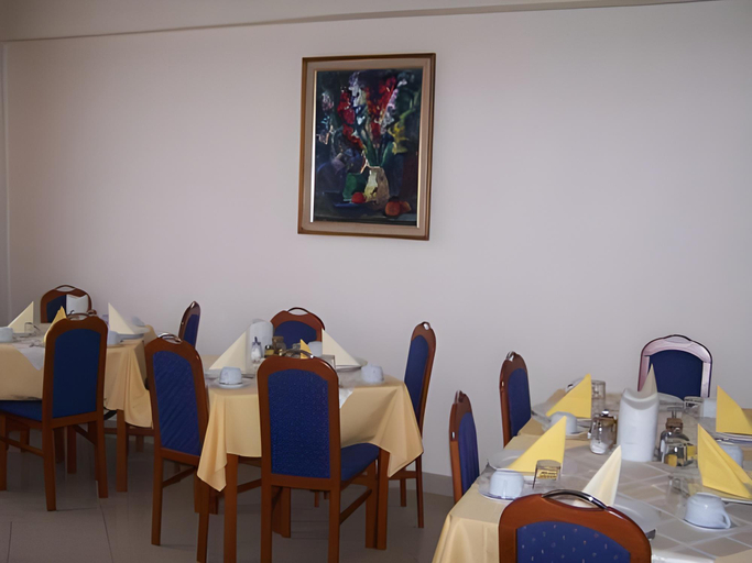 Food & Drinks, Sohaz Panzio es Apartmanhaz, Szolnok