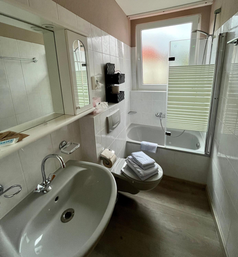 Bathroom 3, Hotel Vogt, Höxter