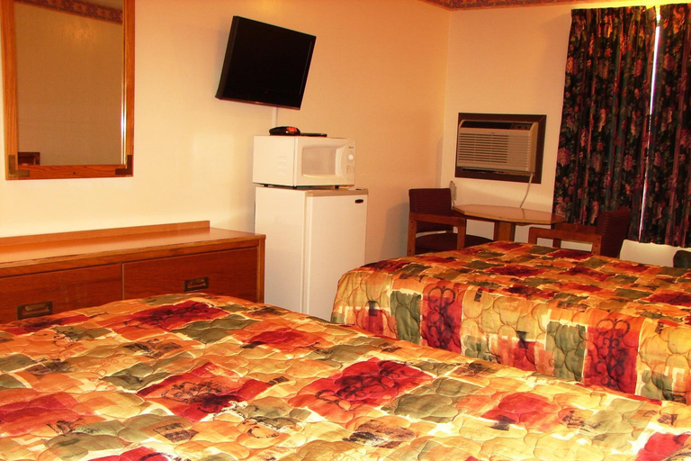 Bedroom 2, Baxter Inn 4 Less, Cherokee