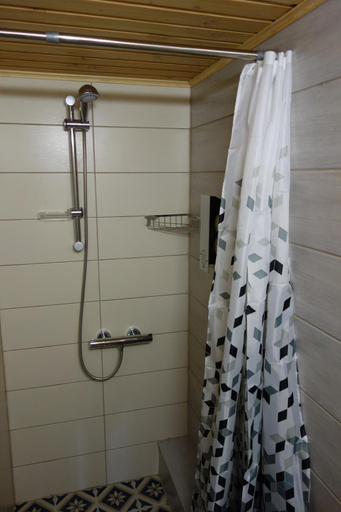 Bathroom 4