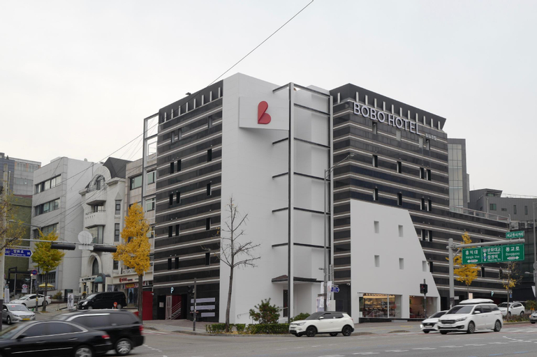 Bobo Hotel, Mapo