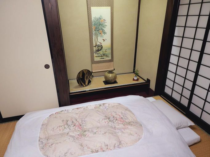 Bedroom 2, Hyakunenkominka Iroriyado Hidaya, Takayama