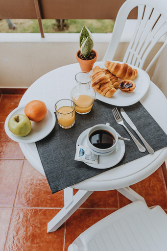 Food & Drinks 5, Casa Branca Apartments by Wanderlust Madeira, vacation rentals, Funchal