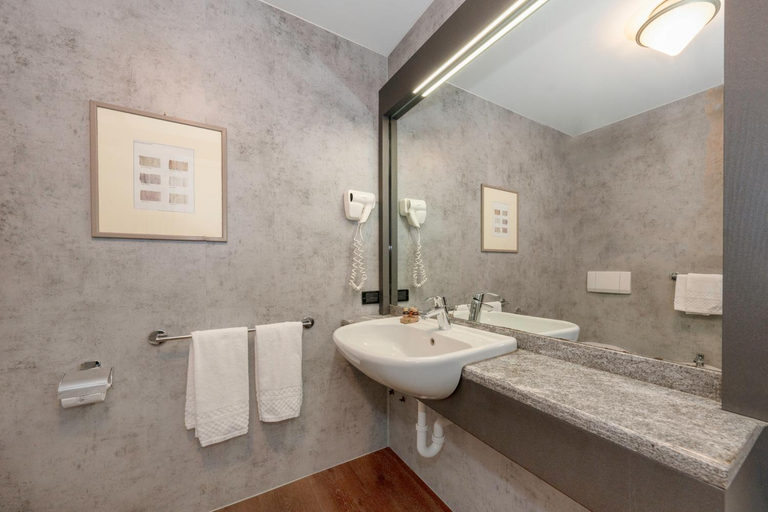 Bathroom 9