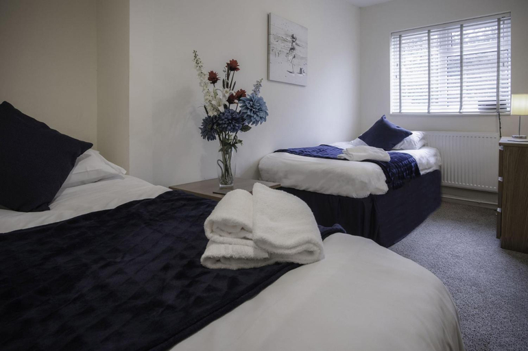 Bedroom 2, Sea Breeze Apt 3 - 2 Bedroom - Horton Beach, Swansea