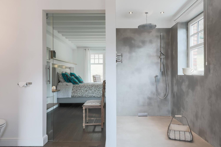 Bathroom 14