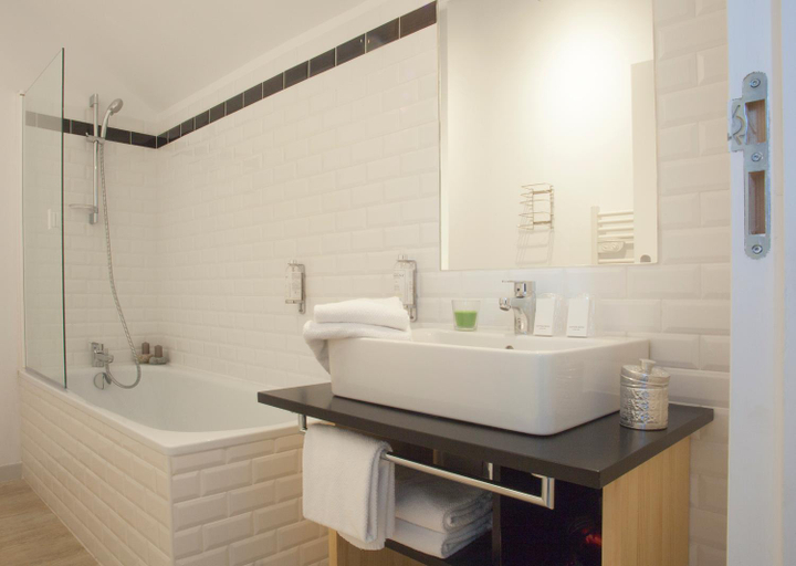 Bathroom 9