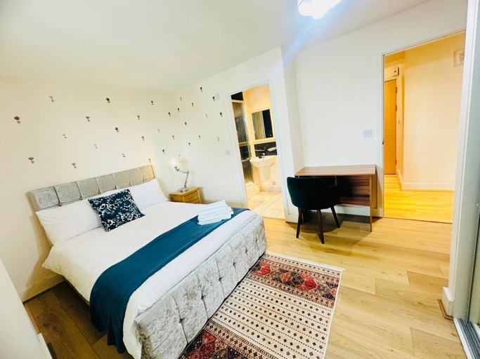 Bedroom 2, Thames view apartment south quay-Canary Wharf-O2 -excel-royal Victoria, London