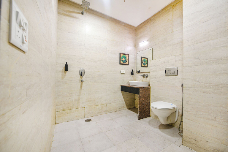 Bathroom, Fabhotel Shri Sai Dx, Delhi