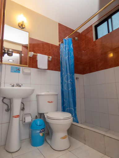 Bathroom 4, Hotel El Ejido, Quito