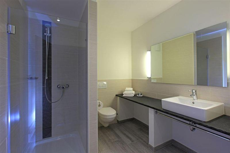 Bathroom 5, Hotel Schelf GmbH & Co. KG, Dithmarschen
