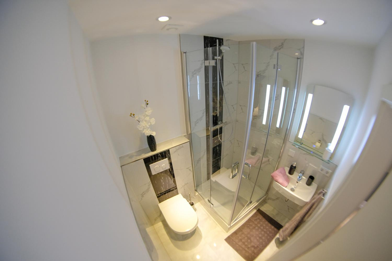 Bathroom 4, Schlafstubchen, Leer