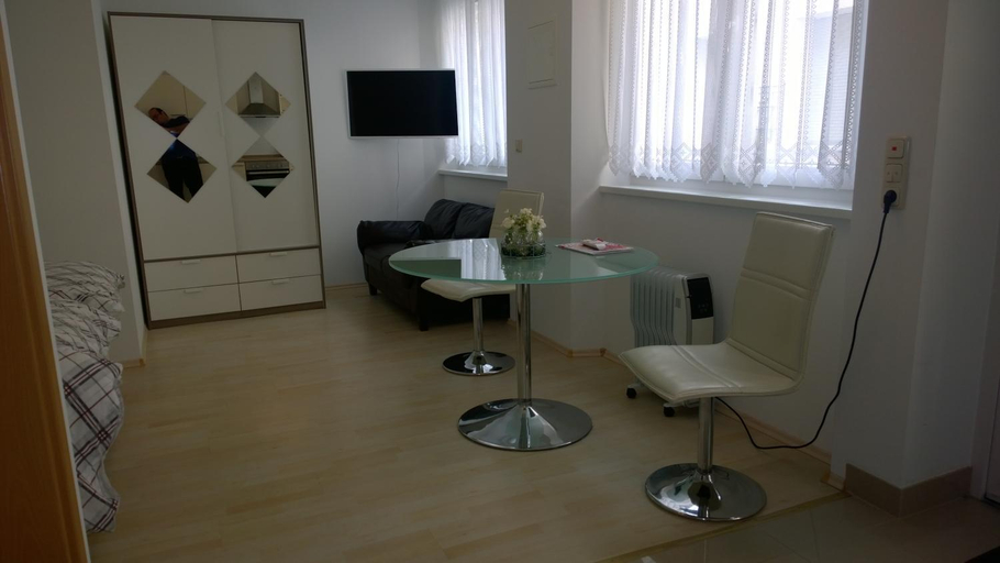 Others 4, Pensionsappartments Blitz, Wiesbaden