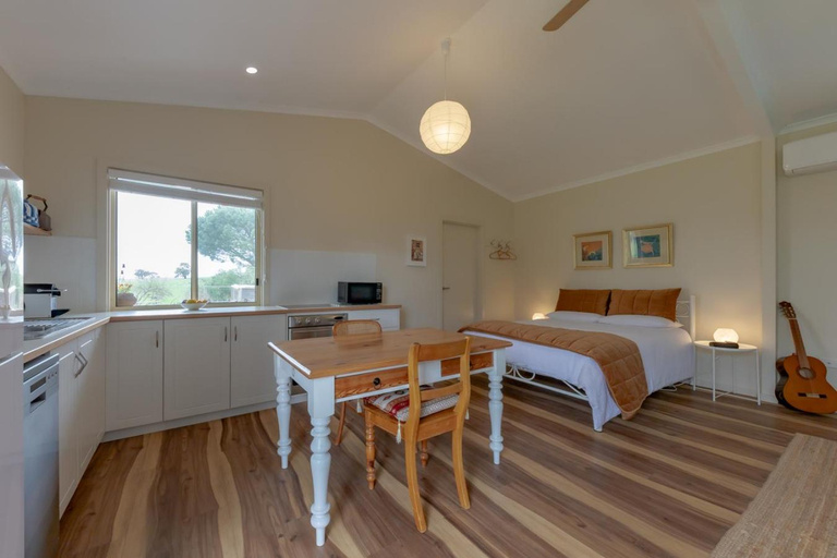 Others 3, Meander Retreat - Garden Studio with dog park, Barossa