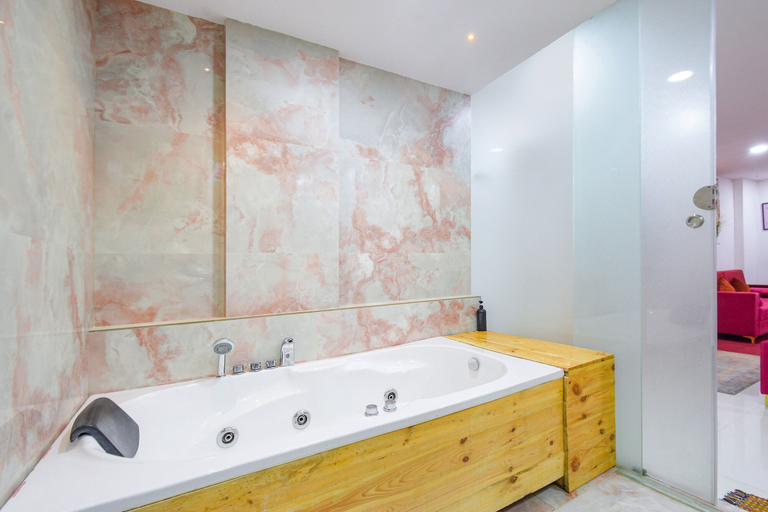 Bathroom 4, FabHotel DSR Hotel & Suites - Nr Hitech City Railway Station, Hyderabad