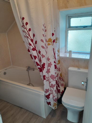 Others 3, Budget Loft room, Shared guest house by University R10, Swansea