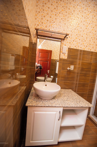 Bathroom 3, Cozy Haven Hotel, Arusha Urban