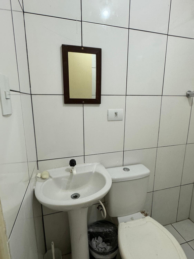 Others 5, Quarto privativo em residencia otima localizacao, São Paulo