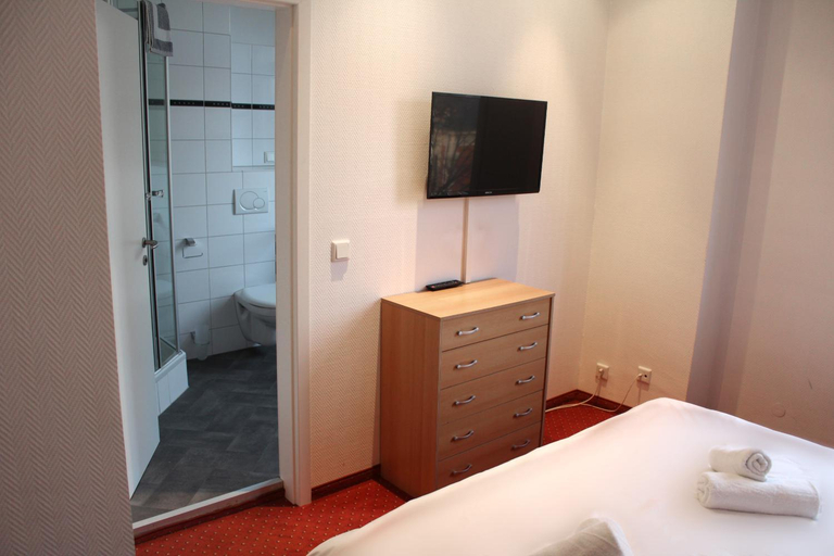 Bedroom 2, Hotel Mozart, Bonn