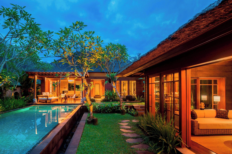 Swimming Pool 13