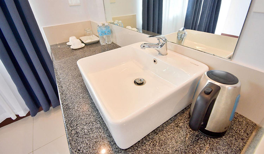 Others 3, The XIMO Suites, Malay