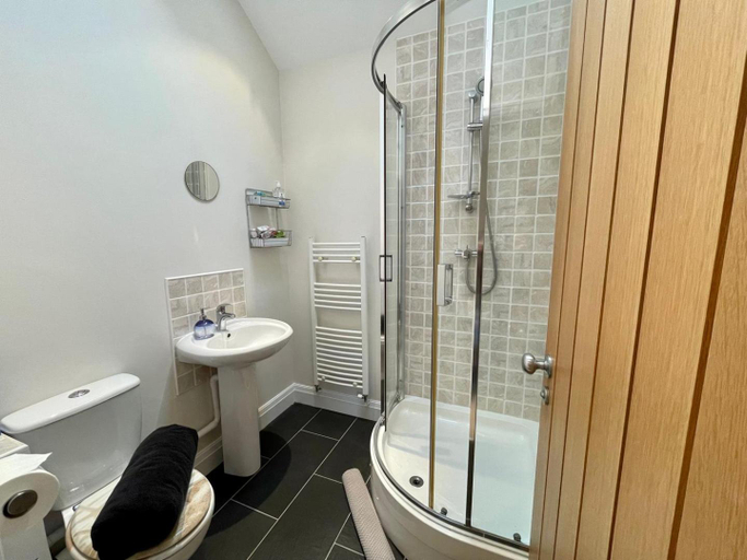 Bathroom 3, Charming 3BR Cottage with Garden | Southerndown, Vale of Glamorgan