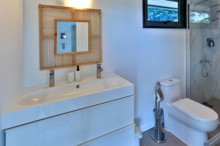 Bathroom 5, Sublime Tahiti Beach Retreat