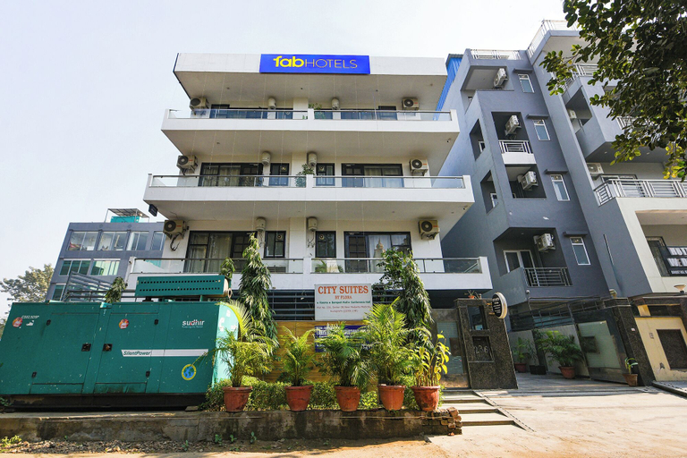 Exterior & Views