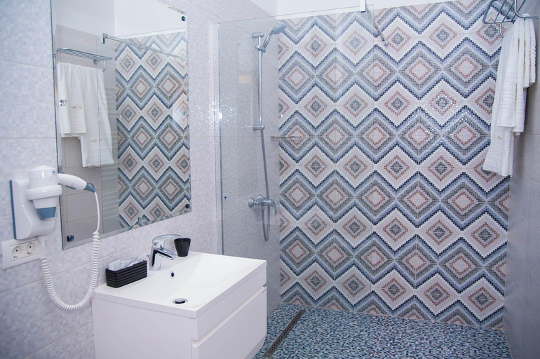 Bathroom 3, Le Mer, Afumati
