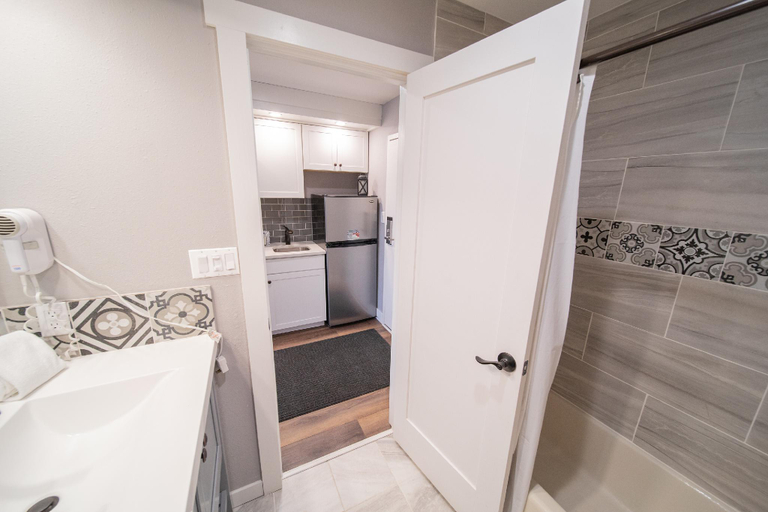 Bathroom 4, Slopeside 2762A, Summit