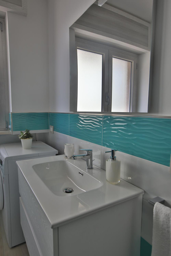 Bathroom 2, NONNA GENEROSA APARTMENTS, Napoli