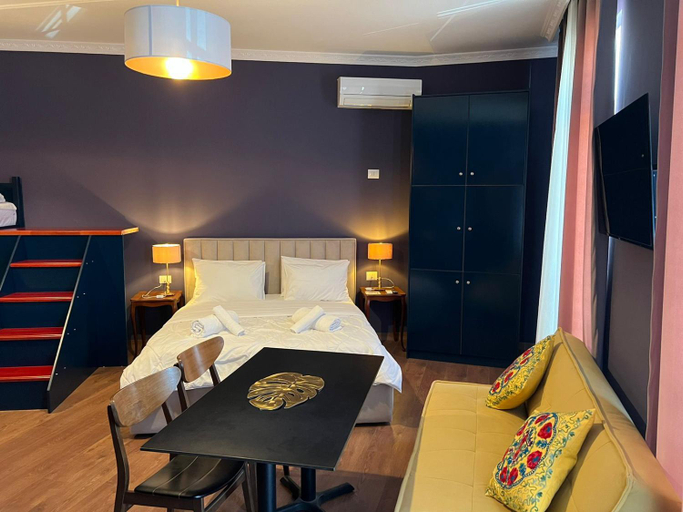 Others 5, Amo's Hotel, Shkodrës