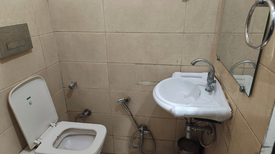 Bathroom 3, Hotel Landmark Awadh - Lucknow Airport, Lucknow