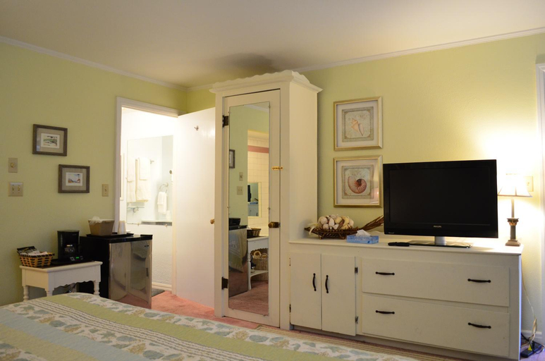 Bedroom 3, Matterhorn Tower, Carroll
