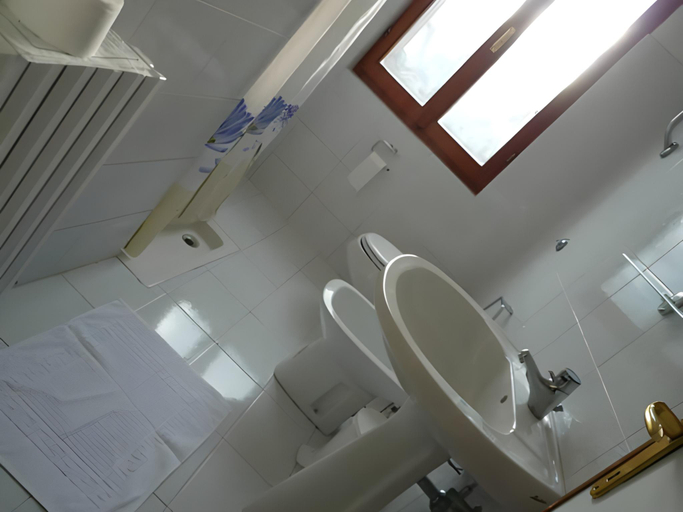 Bathroom 3, Cantina Dell'Arte, Ascoli Piceno