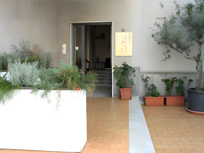 Others 4, B&B 5 Sensi, Catania