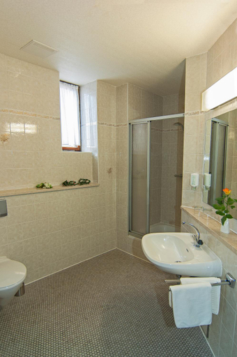 Bathroom 3, Hotel Stadt Lobau, Görlitz
