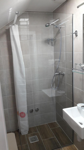 Others 2, Airport room's Residence Garden, Velika Gorica