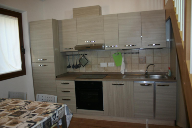 Others 3, A casa di Gio, Ancona
