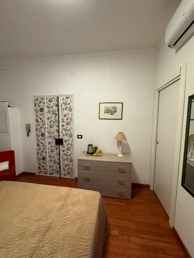 Others 5, Residenza Reno 10, Catanzaro