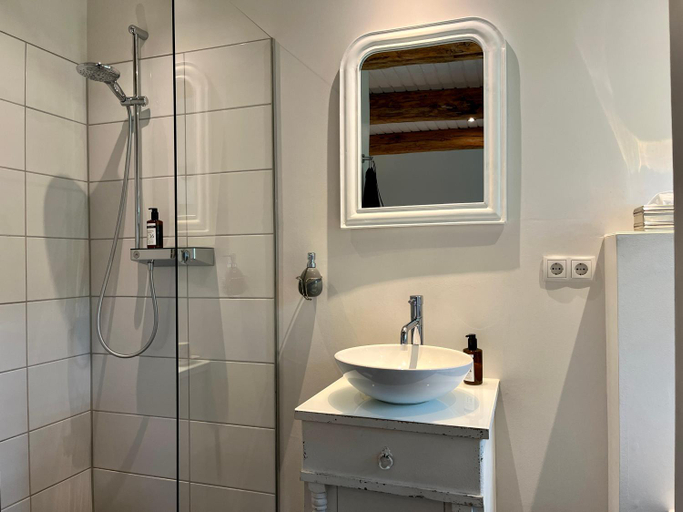 Bathroom 2, Stimbekhof, Heidekreis