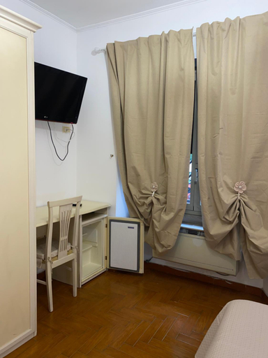 Others 4, Residenza, Rome