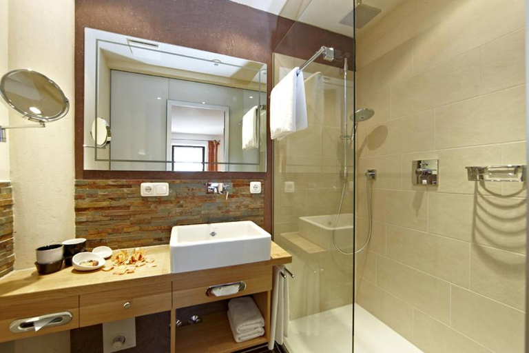 Bathroom, Hotel Landhaus Sonnenbichl Mittenwald, Garmisch-Partenkirchen