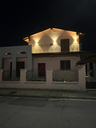 Exterior 10