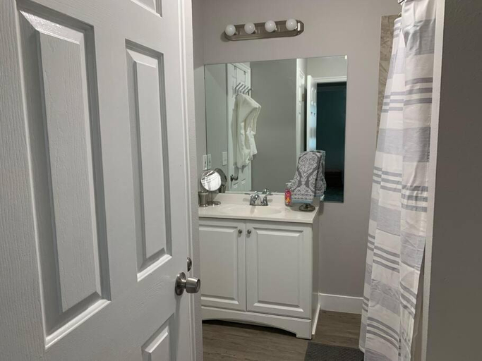 Bathroom 2, Rooms with a Mountain View, Utah